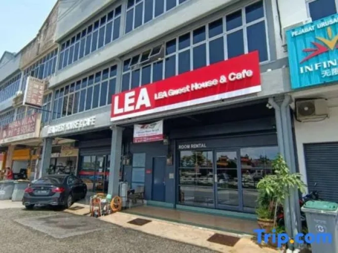 Swing & Pillows - Lea Guest House & Cafe, Port Dickson