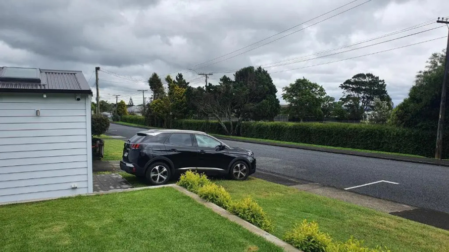 Retro on Queen, Papakura