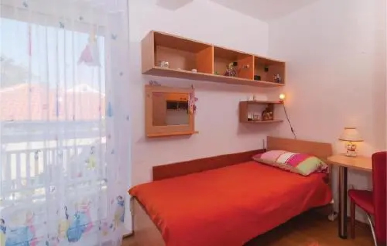 Three-Bedroom Apartment in Pucisce