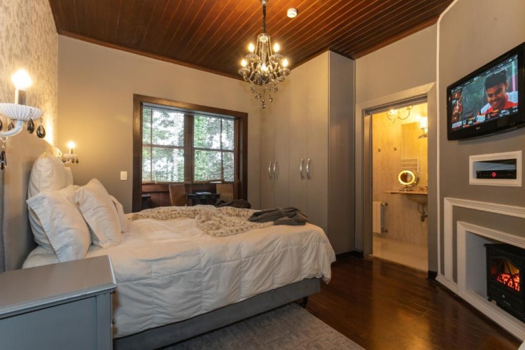 Standard Suite with balcony and with view