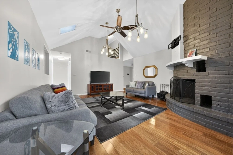 5 Bedrooms Cottage