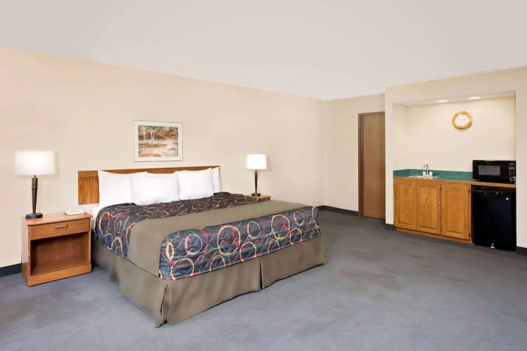 Days Inn Boonville