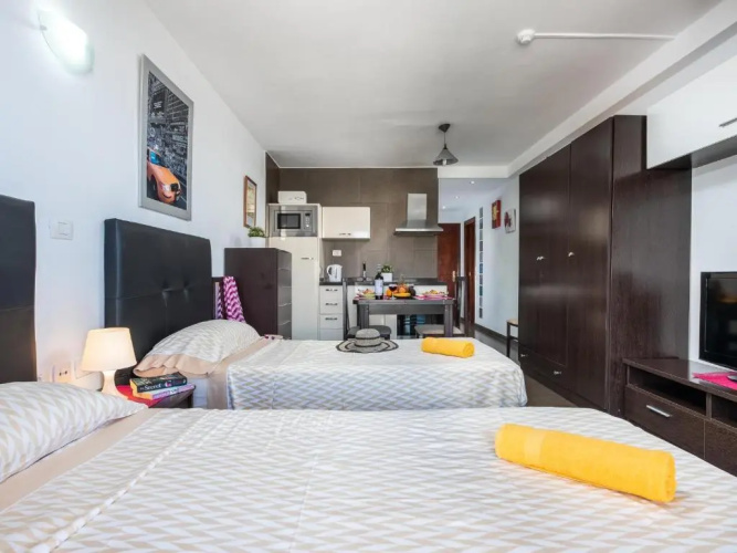 603 Studio Comodoro first sea line