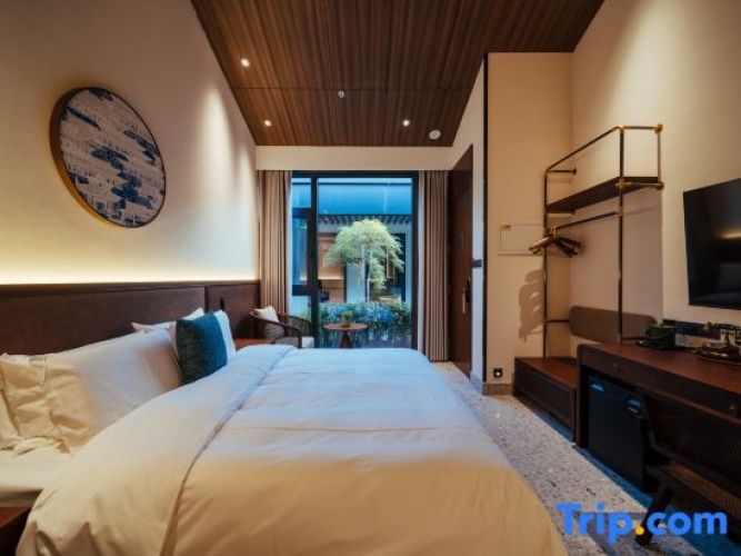 Standard Double room with view