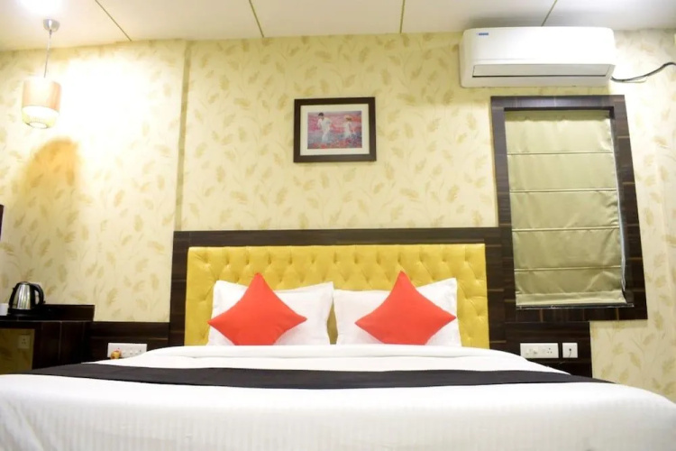 Goroomgo Royal Crown Puri