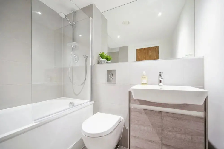 1 Bed Serviced Apartment Bracknell Station 5 Mins