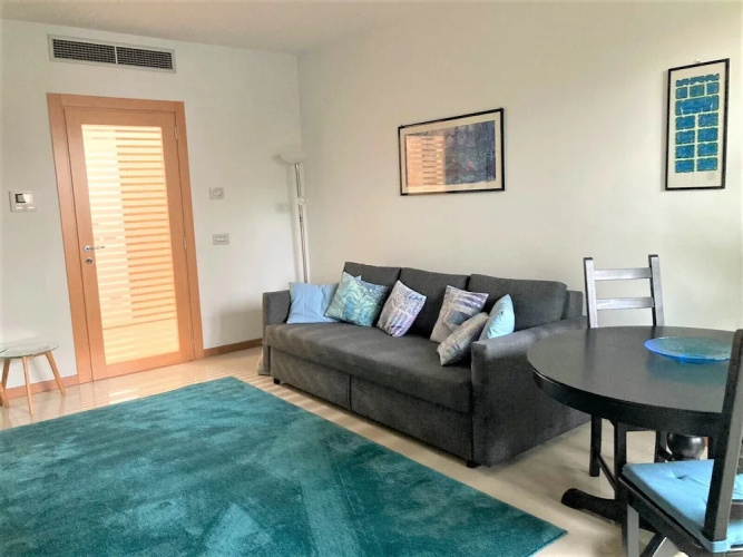 Borsa 1- Bright apartment with balcony