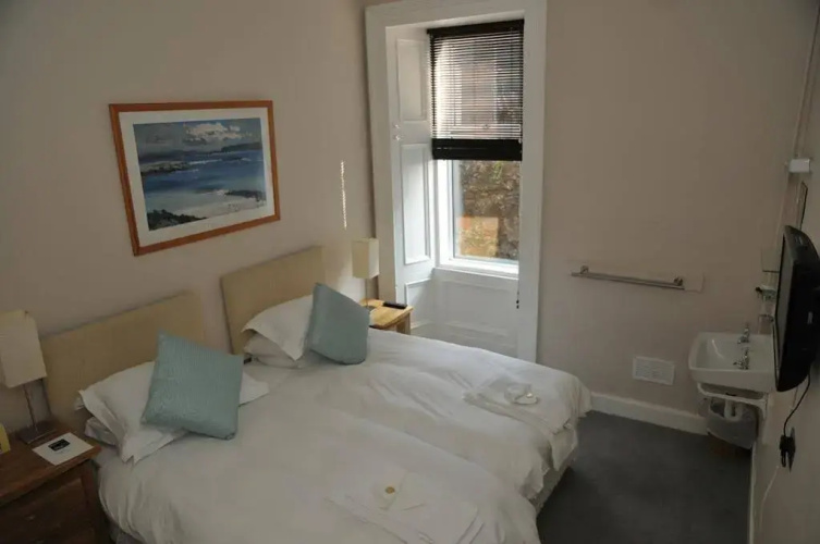Invercloy Guest House
