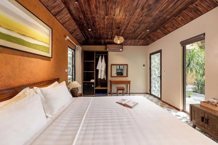 Deluxe Double room with pool view