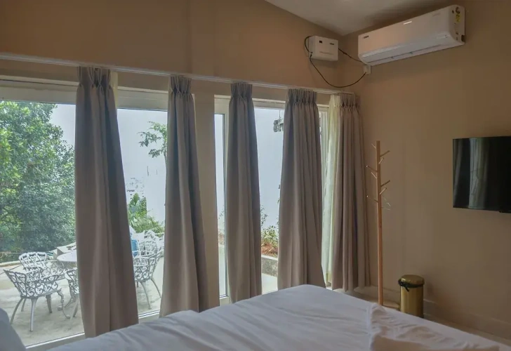 Standard Double room with pool view