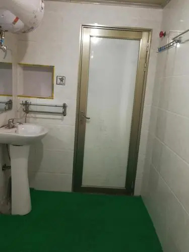 80 Youth Hostel
