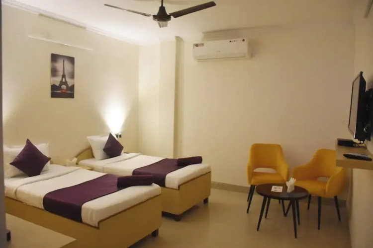 Date Palm Hotel