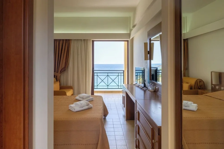 Classic Double room with balcony and beachfront