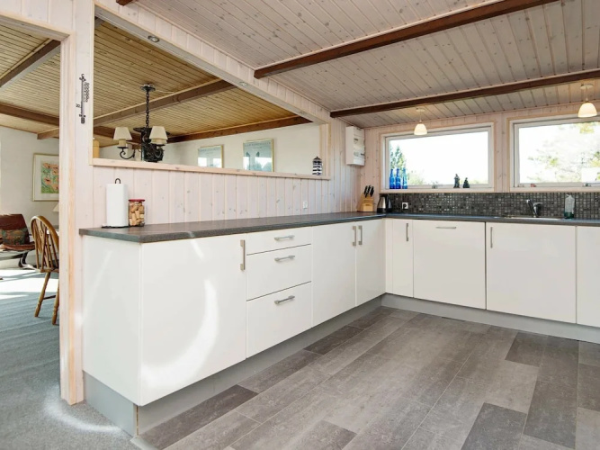 Tranquil Beach Cottage in Rindby-by Traum