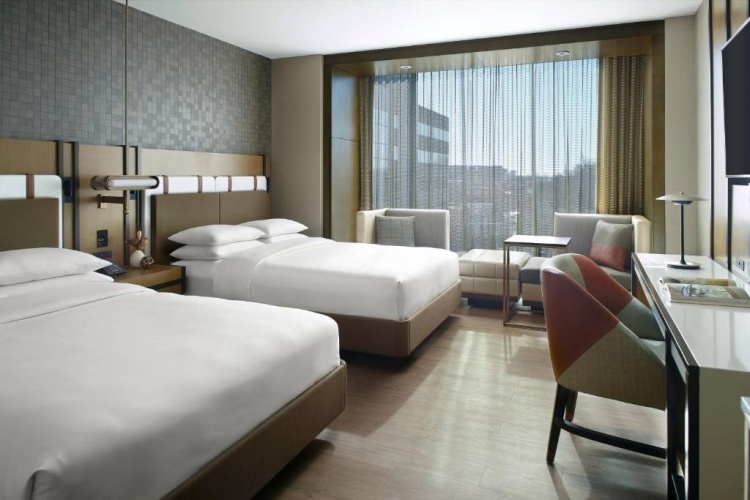 Standard Quadruple room with city view