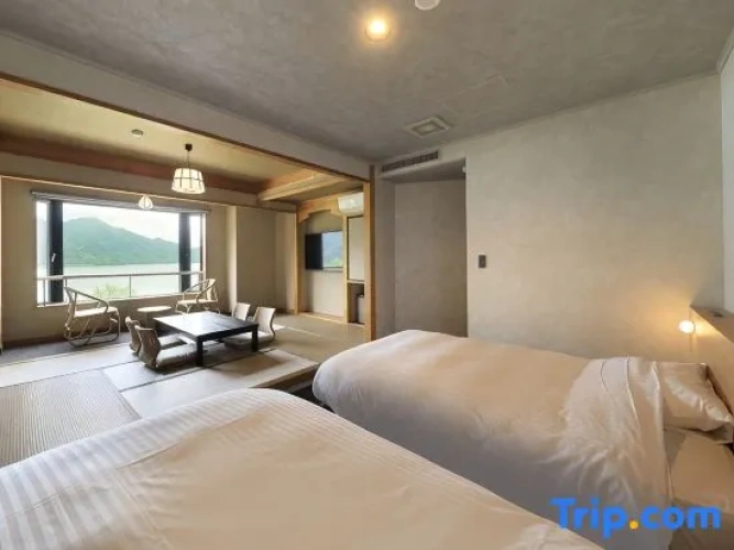 Standard room with lake view