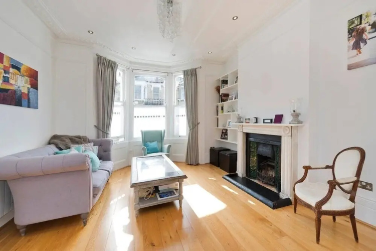 Bright & Spacious 5 Bed House in Charming Putney