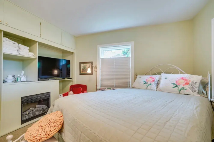 Wine Country Home With Yard; Walk to Downtown!