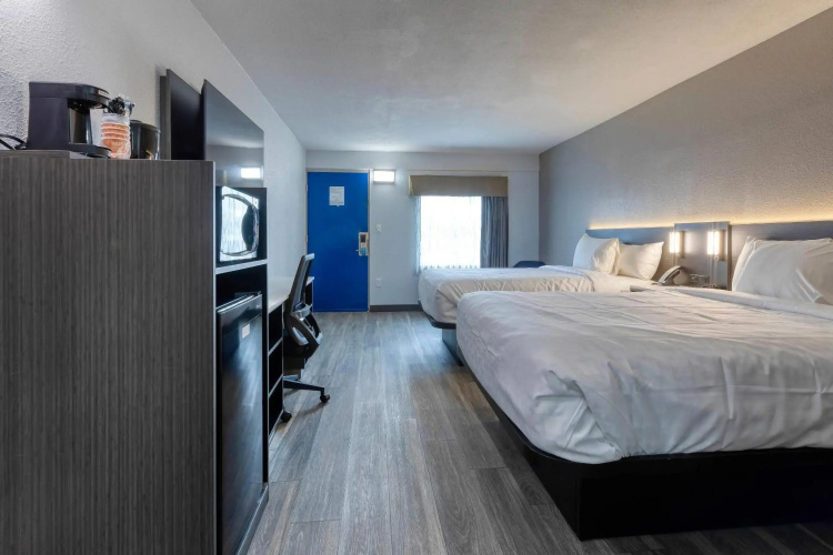 Clarion Pointe Decatur Downtown