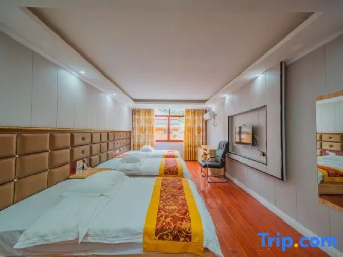 Standard Triple room