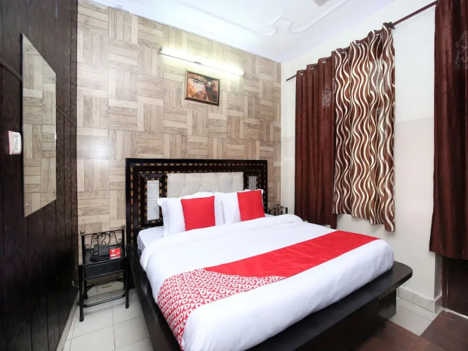 OYO 11906 Hotel Star Welcome