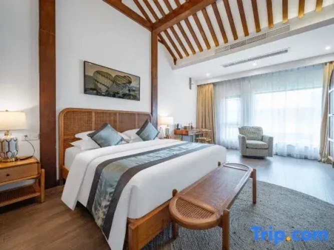 Standard room with river view