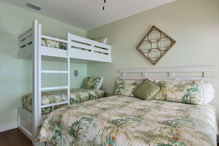 Abalone Cottage 4 by RedAwning