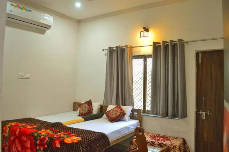 Anukampa paying guest house
