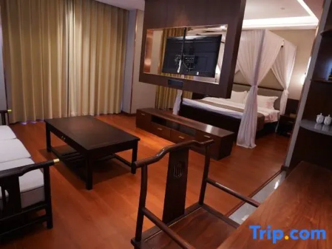 Deluxe Family Suite