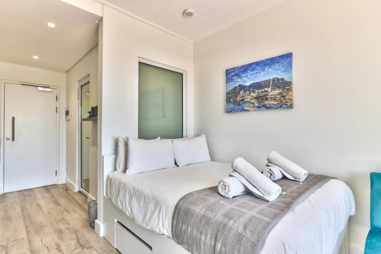 Stunning work pad on 1onAlbert- 601