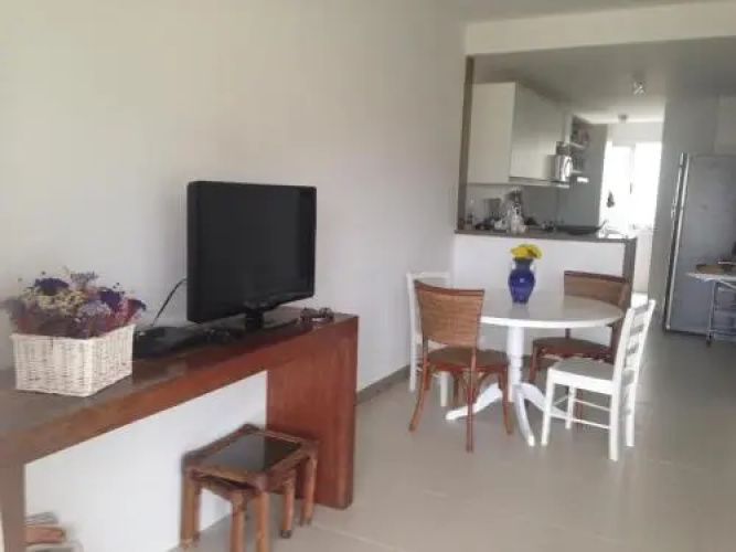 3 Suítes, praia e piscina
