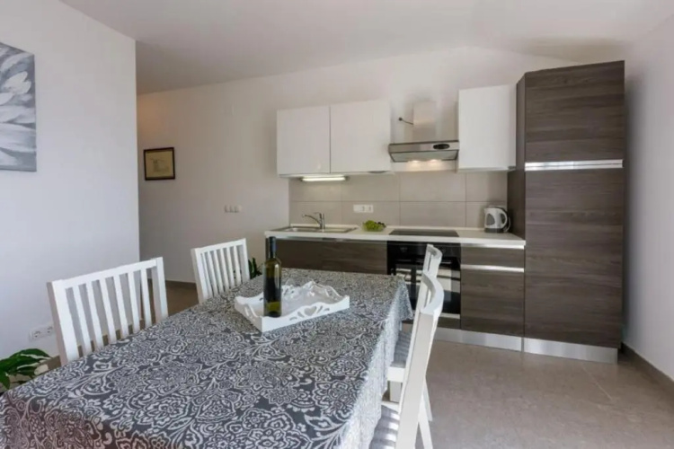 Apartment Anton RI 31 pax