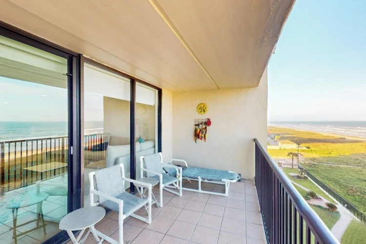 3 Bedrooms Apartment with balcony