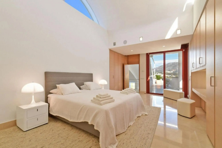 30290 - Stunning Luxury Unique Villa