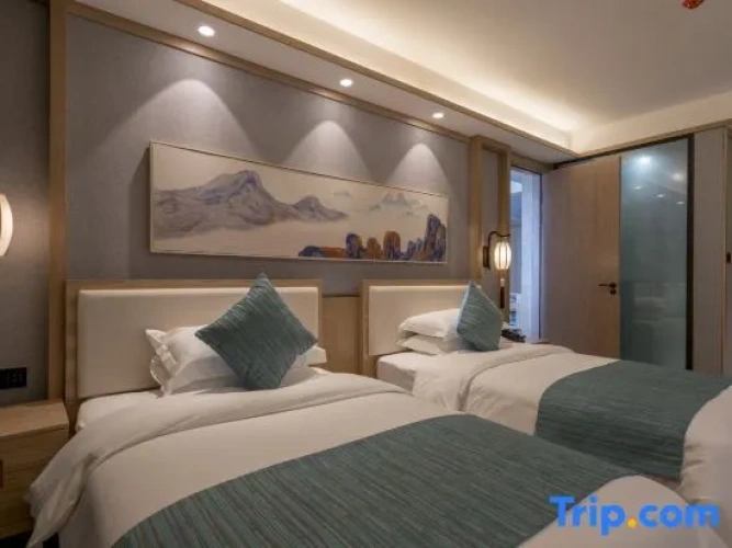Suite with canal view