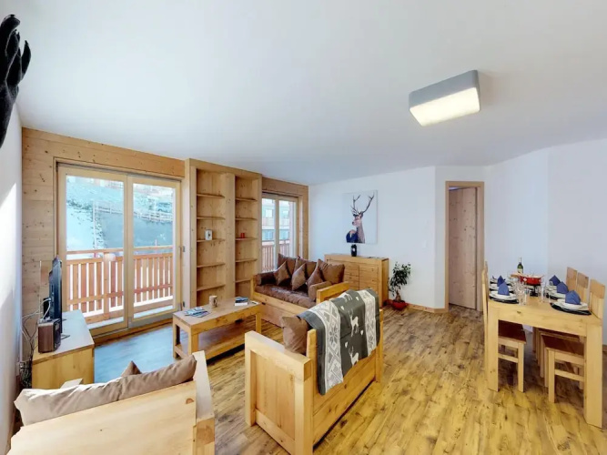 Apartment With Swimming Pool Access