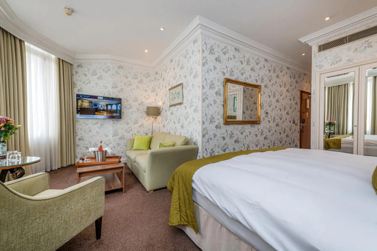Ashburn Hotel