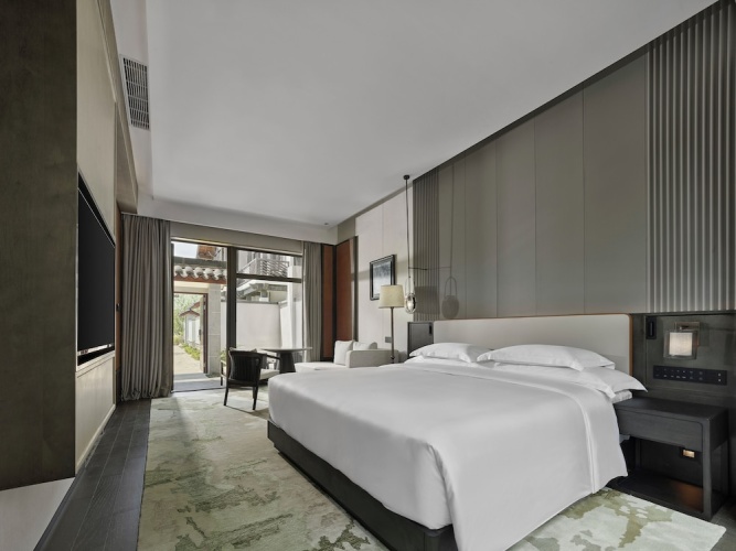 Standard Twin room with garden view