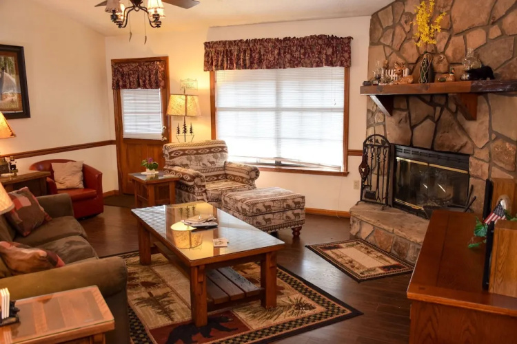 COUNTRY SPRING - 2 Br Cabin
