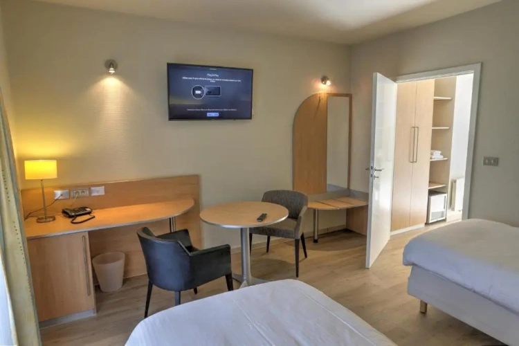 Standard Triple room