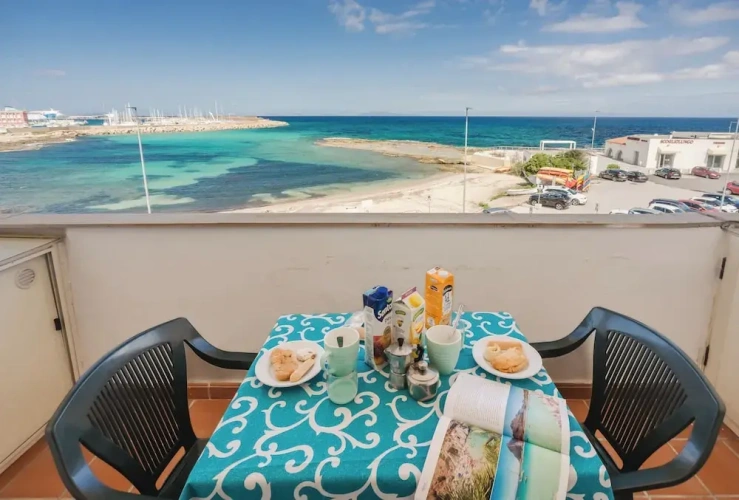 1 Bedroom Apartment with balcony and beachfront