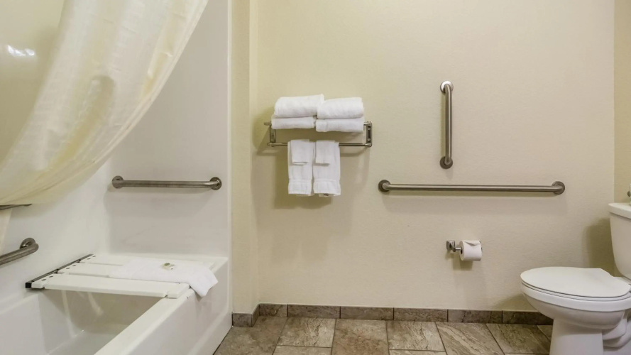 Cobblestone Hotel & Suites - Newport