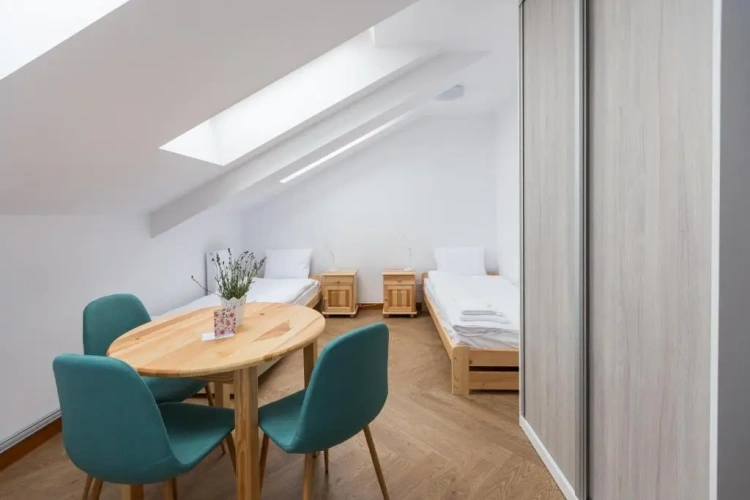 Standard Triple room