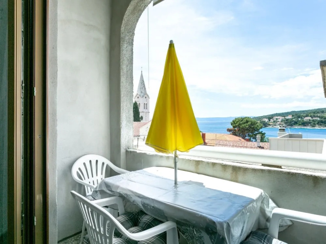 Alluring Holiday Home in Sumartin With Balcony