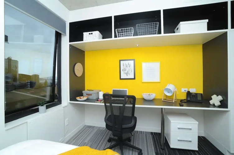 5 Whitaker - Hostel