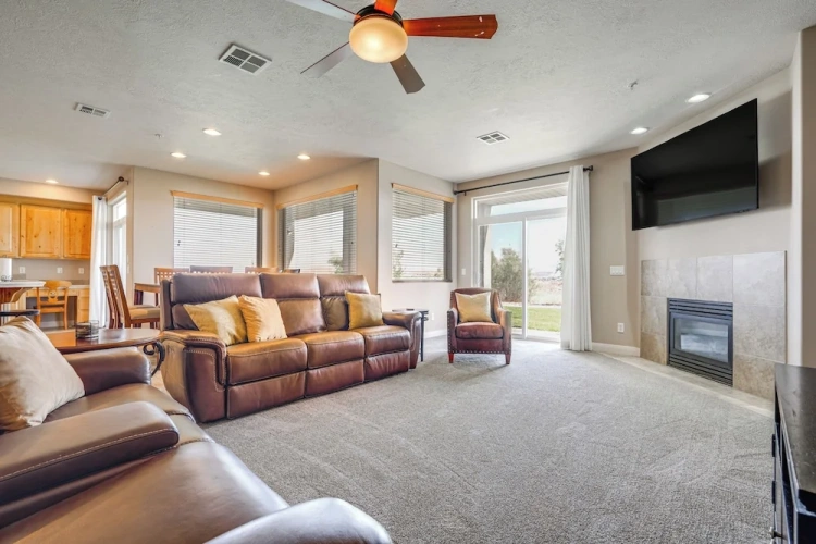 3 Bedrooms Apartment