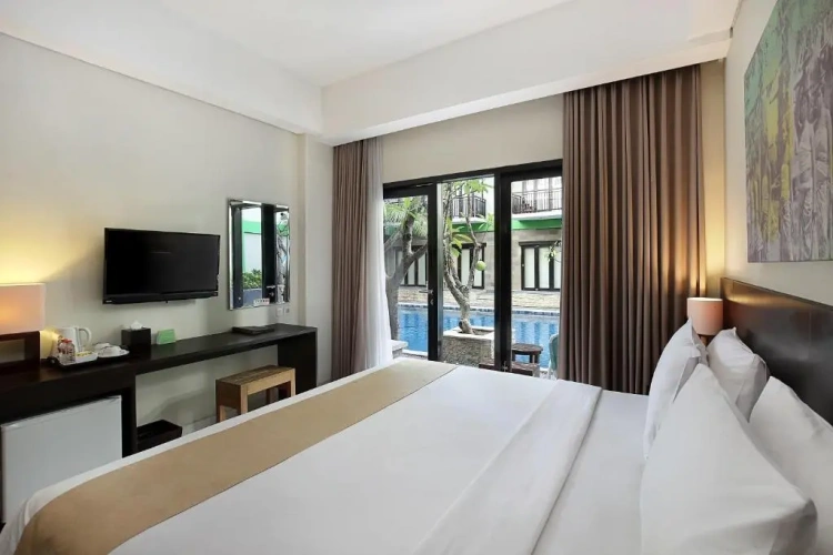 Deluxe Double room with pool view