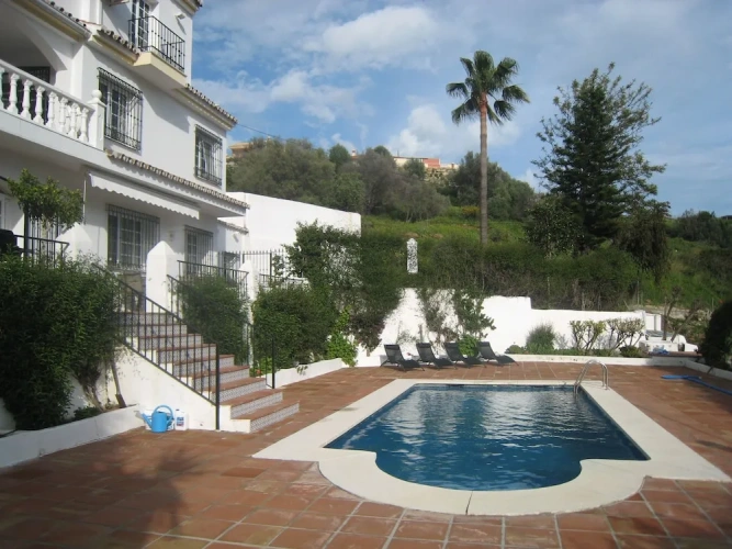 5 Bedrooms Family Villa with view