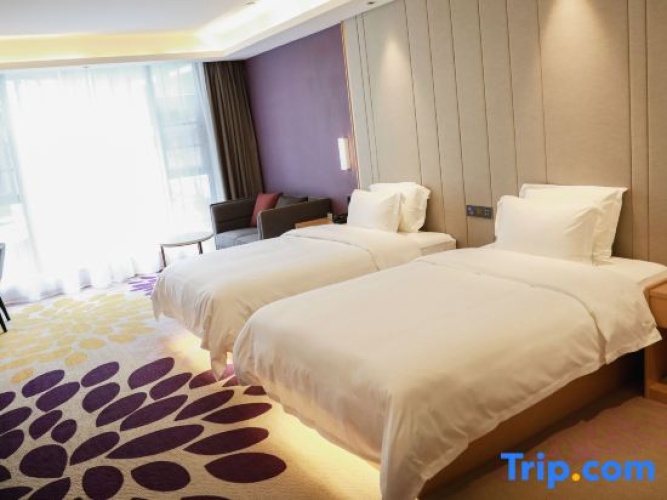 Deluxe Double room with street view