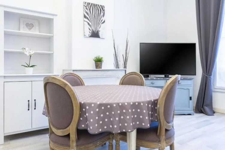 2 Bedrooms Apartment